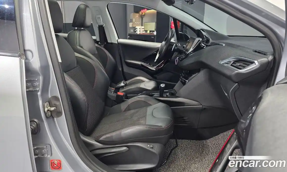 Peugeot 2008 2017 1.6 гидро в Москве № 1551151, фото 11