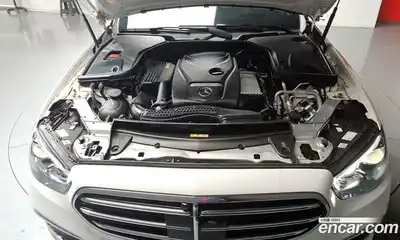 Mercedes-Benz E-Class 2022 2.0 гидро, миниатюра 6