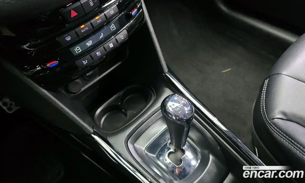 Peugeot 2008 2015 1.6 гидро в Москве № 257509, фото 9