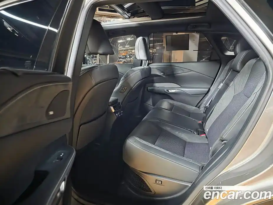 Lexus RX 2023 2.5 вариатор в Москве № 547137, фото 13