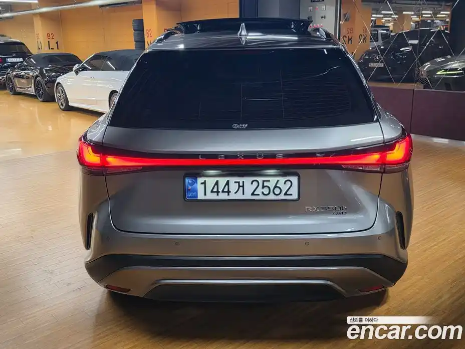 Lexus RX 2023 2.5 вариатор в Москве № 547137, фото 4