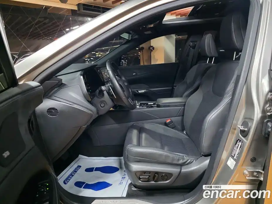Lexus RX 2023 2.5 вариатор в Москве № 547137, фото 10