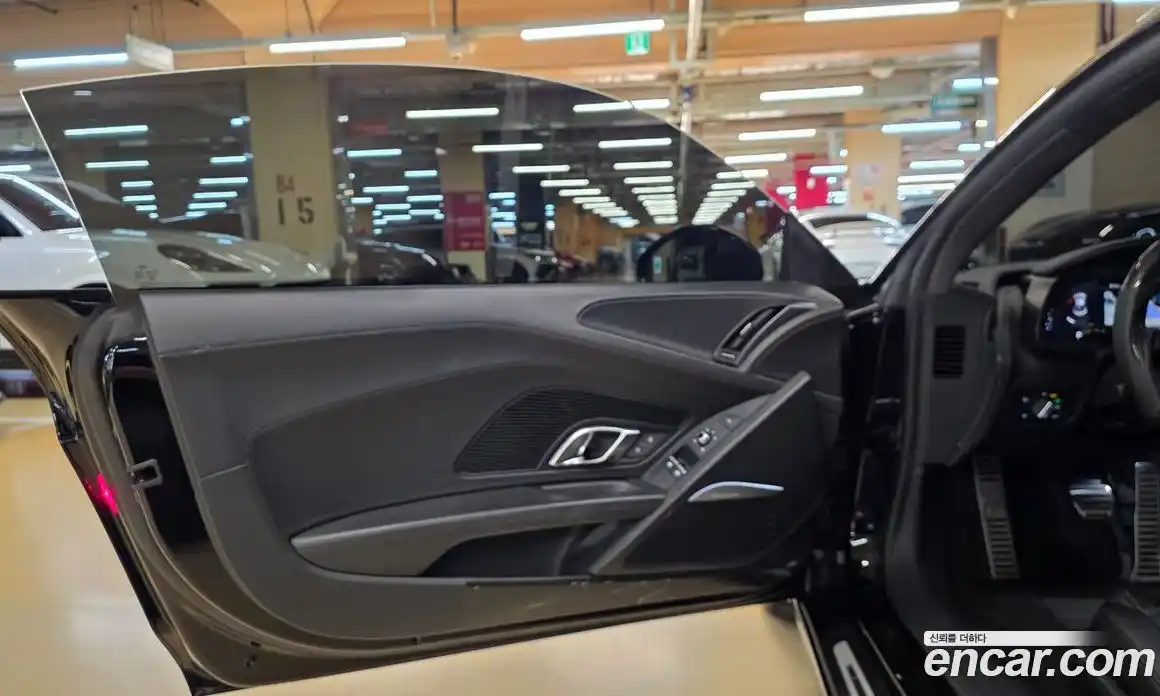 Audi R8 2017 5.2 гидро в Москве № 1546070, фото 7