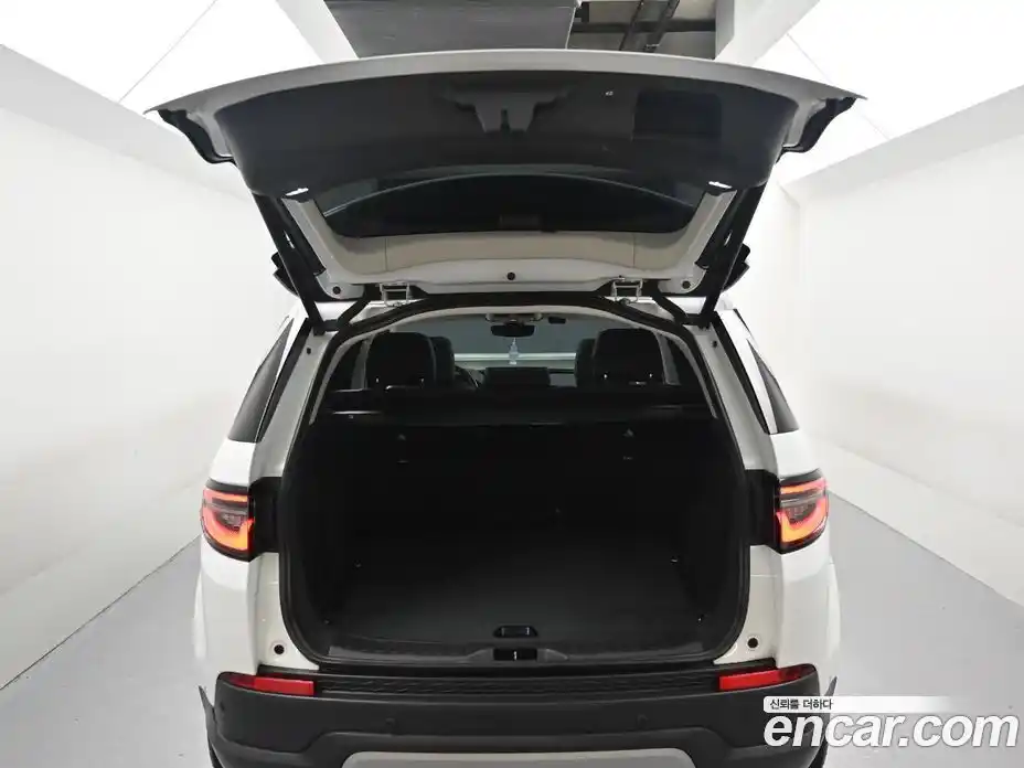 Land Rover Discovery Sport 2023 2.0 гидро в Москве № 1547823, фото 19