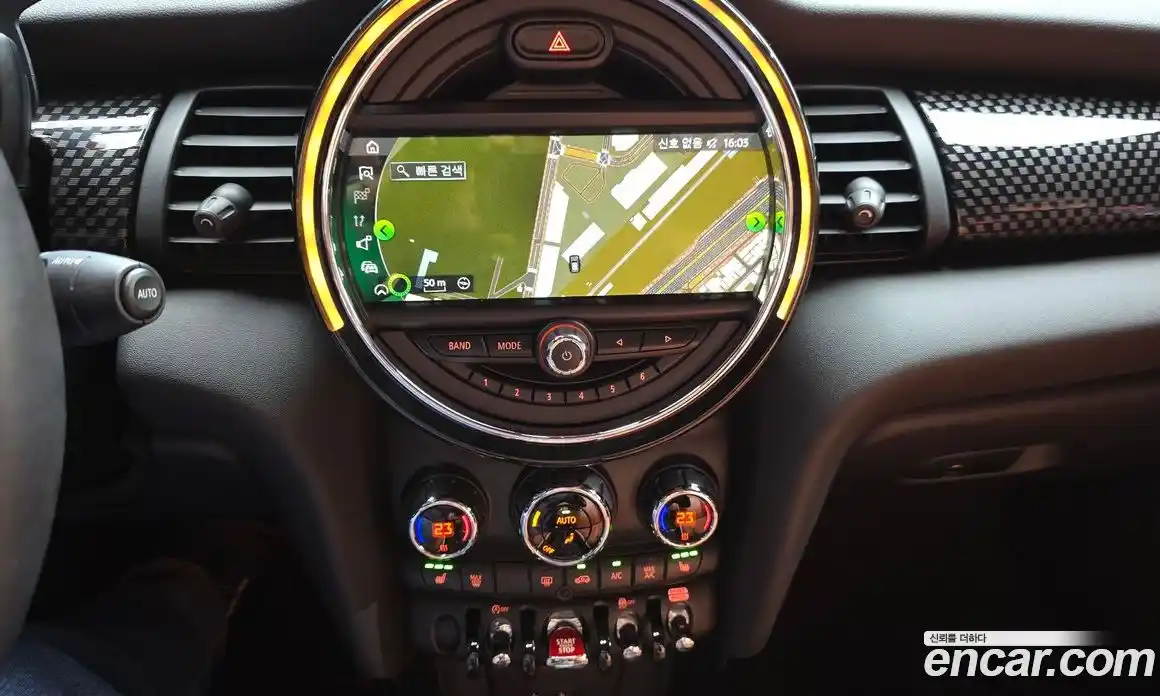 Mini Cooper Convertible 2019 2.0 гидро в Москве № 1548292, фото 17