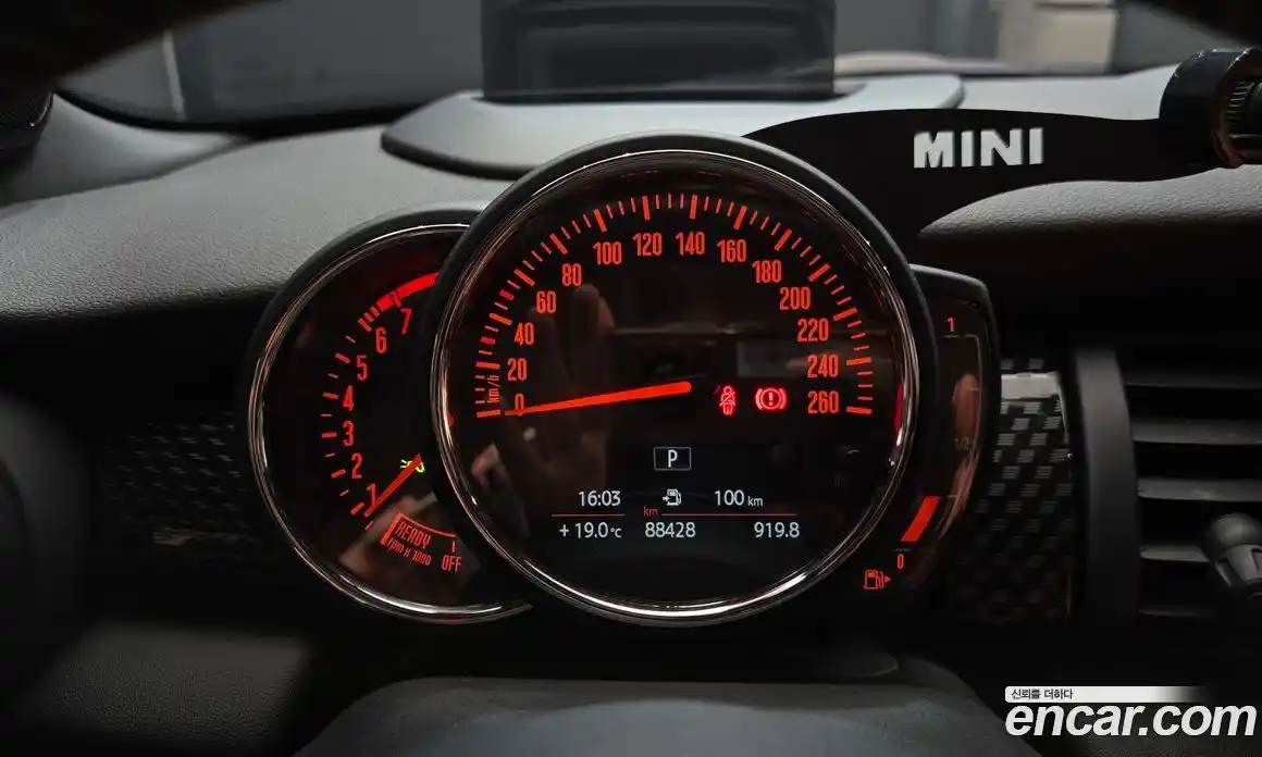 Mini Cooper Convertible 2019 2.0 гидро в Москве № 1548292, фото 8