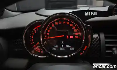 Mini Cooper Convertible 2019 2.0 гидро в Москве № 1548292, миниатюра 8