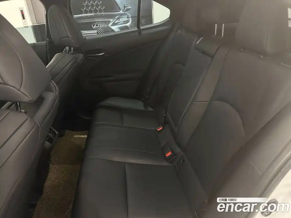 Lexus UX 2020 2.0 вариатор в Москве № 1548947, фото 13