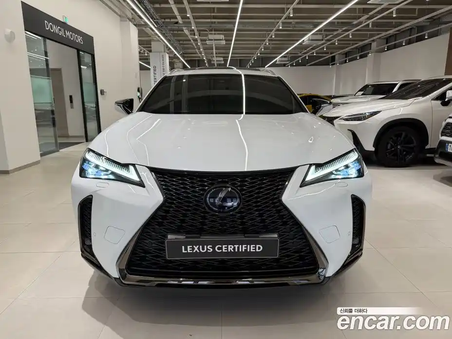 Lexus UX 2020 2.0 вариатор в Москве № 1548947, фото 3