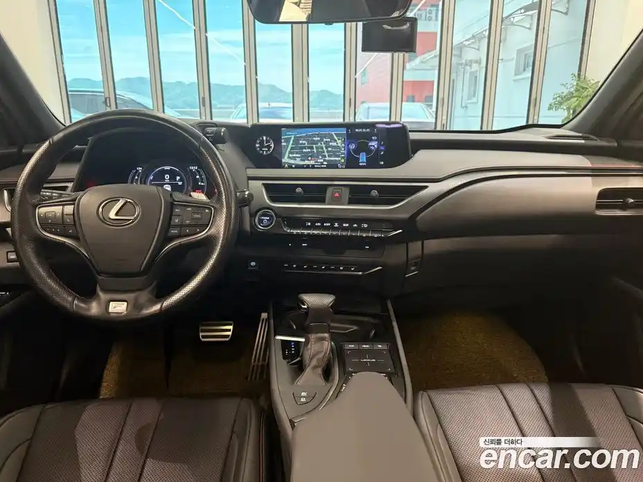 Lexus UX 2020 2.0 вариатор в Москве № 1548947, фото 7