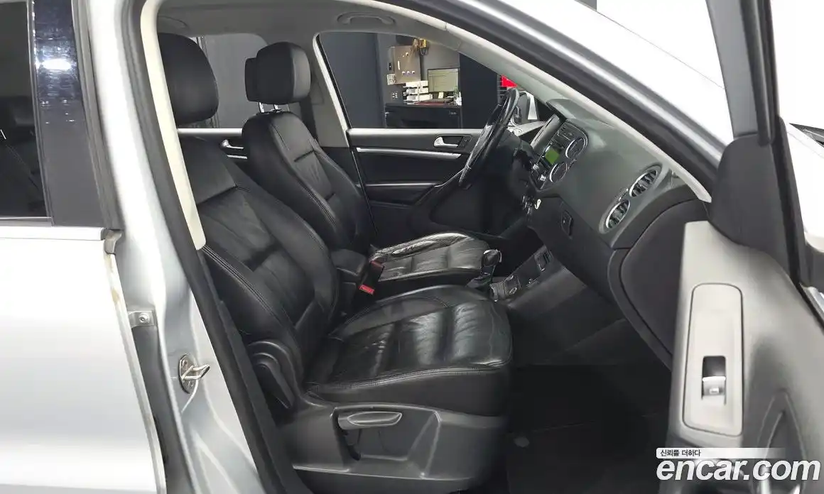 Volkswagen Tiguan 2012 2.0 гидро в Москве № 1549458, фото 11