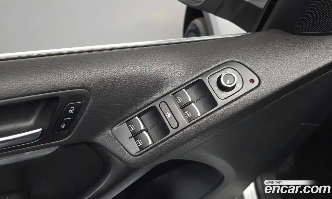 Volkswagen Tiguan 2012 2.0 гидро в Москве № 1549458, фото 19