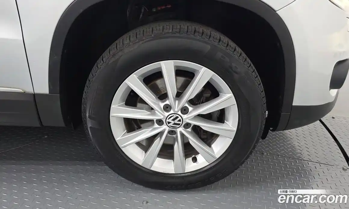 Volkswagen Tiguan 2012 2.0 гидро в Москве № 1549458, фото 5