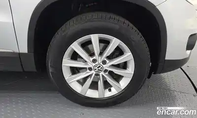 Volkswagen Tiguan 2012 2.0 гидро в Москве № 1549458, миниатюра 5