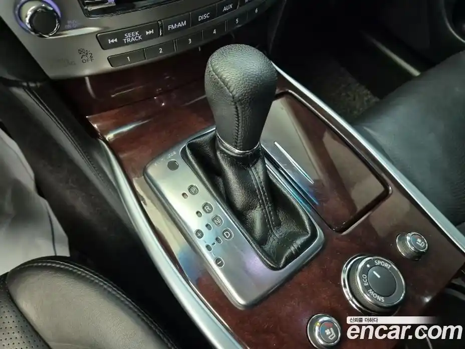 Infiniti Q70 2016 3.7 гидро в Москве № 1551092, фото 9