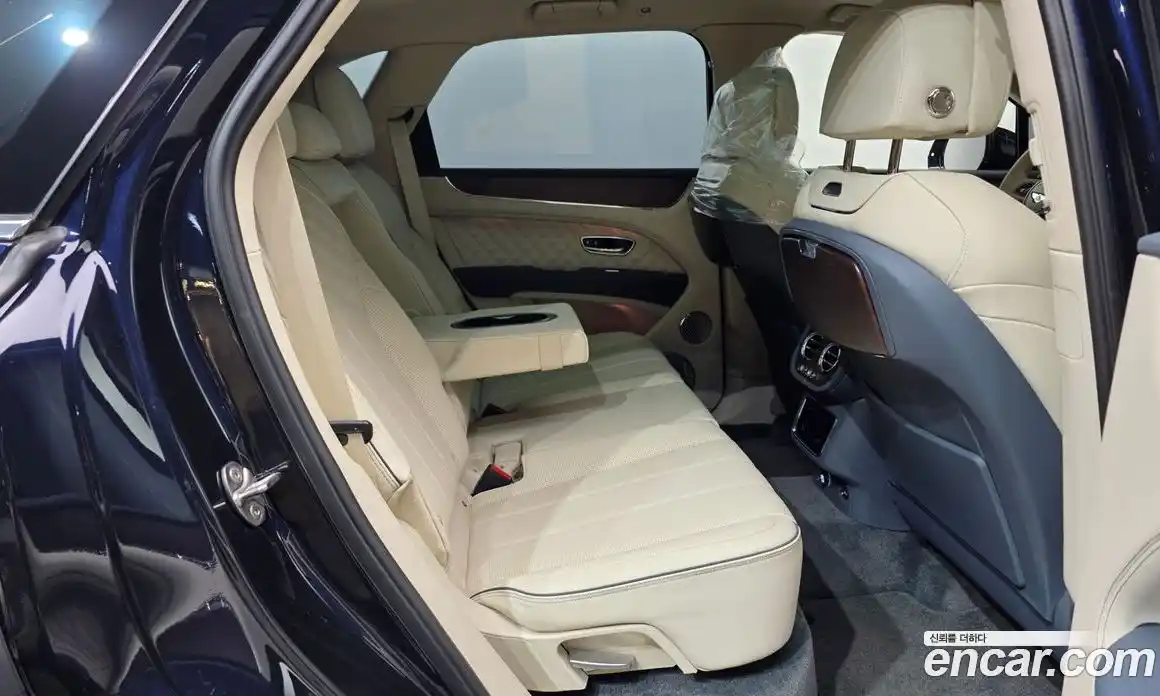 Bentley Bentayga 2023 4.0 гидро в Москве № 1551436, фото 12