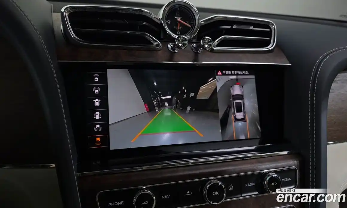 Bentley Bentayga 2023 4.0 гидро в Москве № 1551436, фото 15