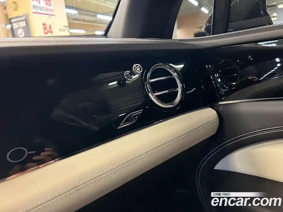 Bentley Bentayga 2023 4.0 гидро в Москве № 1551468, фото 13