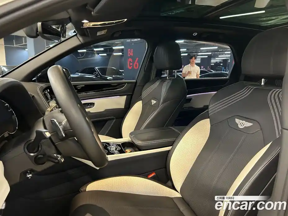 Bentley Bentayga 2023 4.0 гидро в Москве № 1551468, фото 14