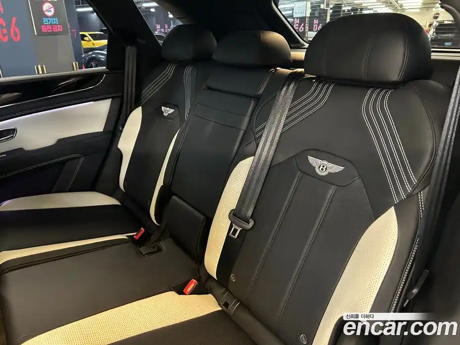 Bentley Bentayga 2023 4.0 гидро в Москве № 1551468, фото 15