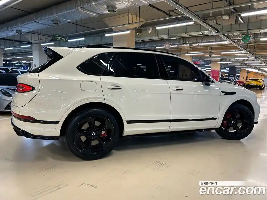 Bentley Bentayga 2023 4.0 гидро в Москве № 1551468, фото 4