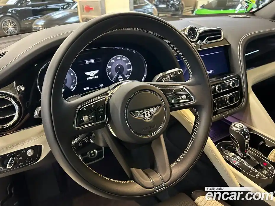 Bentley Bentayga 2023 4.0 гидро в Москве № 1551468, фото 8