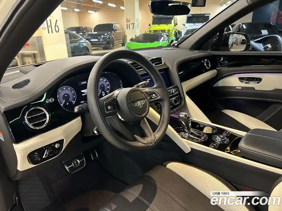 Bentley Bentayga 2023 4.0 гидро в Москве № 1551468, фото 9