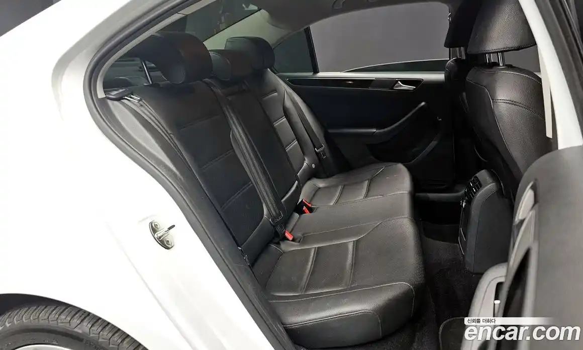 Volkswagen Jetta 2015 2.0 гидро в Москве № 199309, фото 12