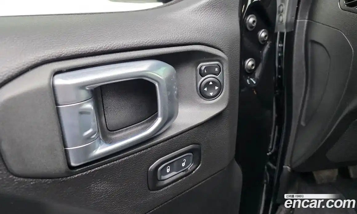 Jeep Wrangler 2023 2.0 гидро в Москве № 208961, фото 13