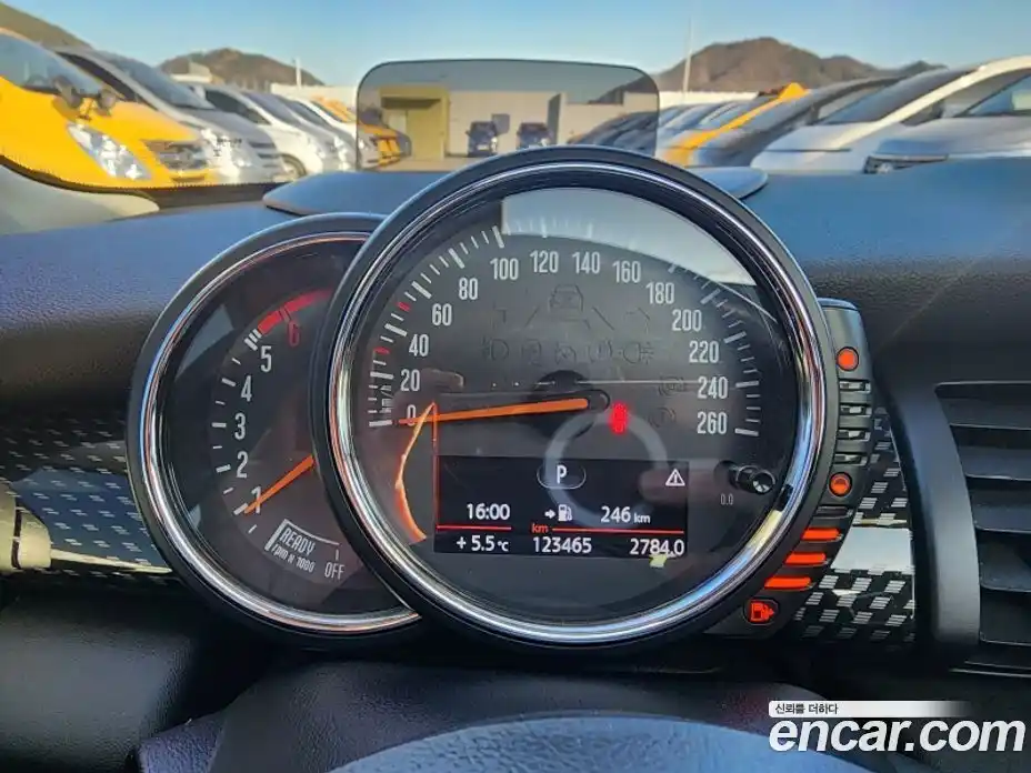 Mini Cooper 2015 2.0 гидро в Москве № 214415, фото 6