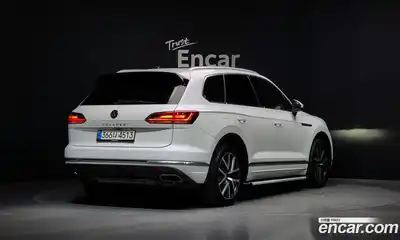 Volkswagen Touareg 2021 3.0 гидро в Москве № 215223, миниатюра 2