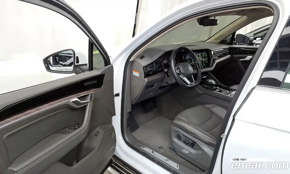Volkswagen Touareg 2021 3.0 гидро в Москве № 215223, фото 10