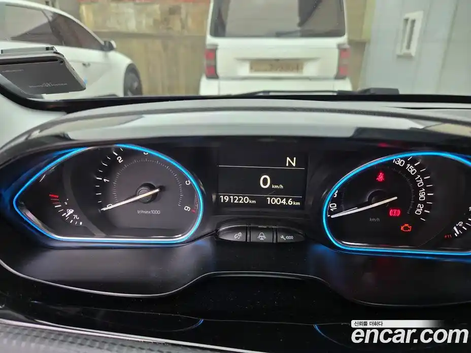 Peugeot 2008 2015 1.6 гидро в Москве № 235959, фото 8