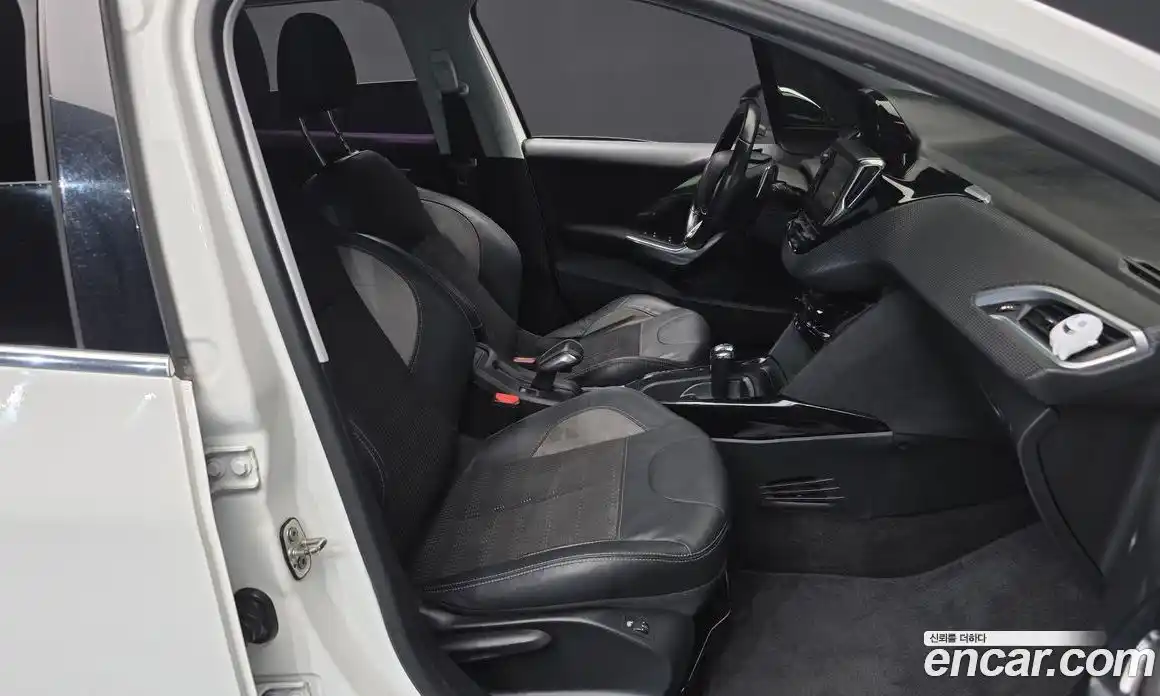 Peugeot 2008 2015 1.6 гидро в Москве № 287403, фото 11