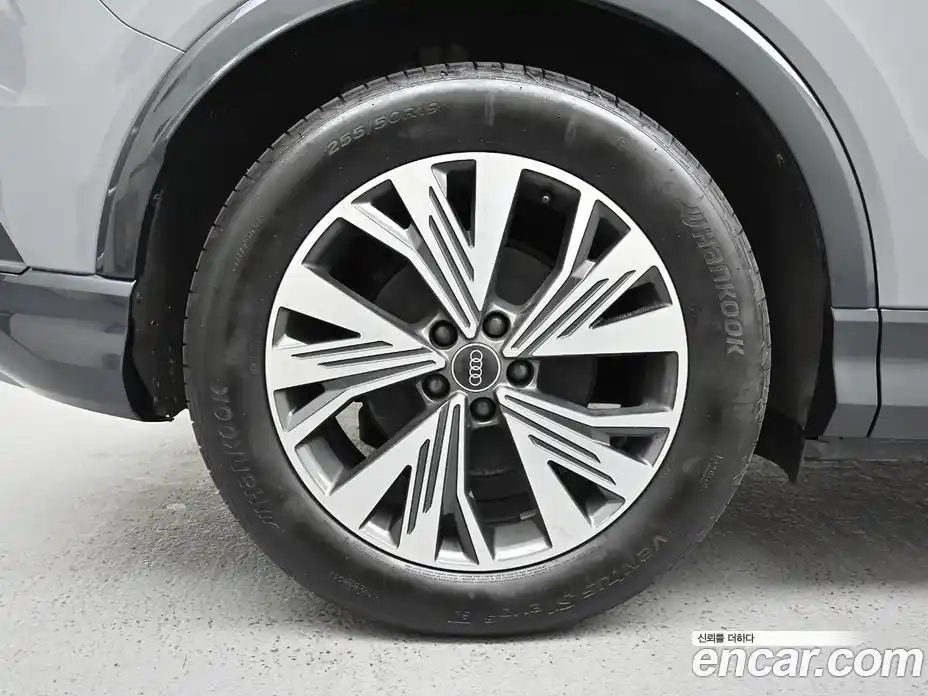 Audi Q4 e-tron 2024 1.0 гидро в Москве № 1546583, фото 5