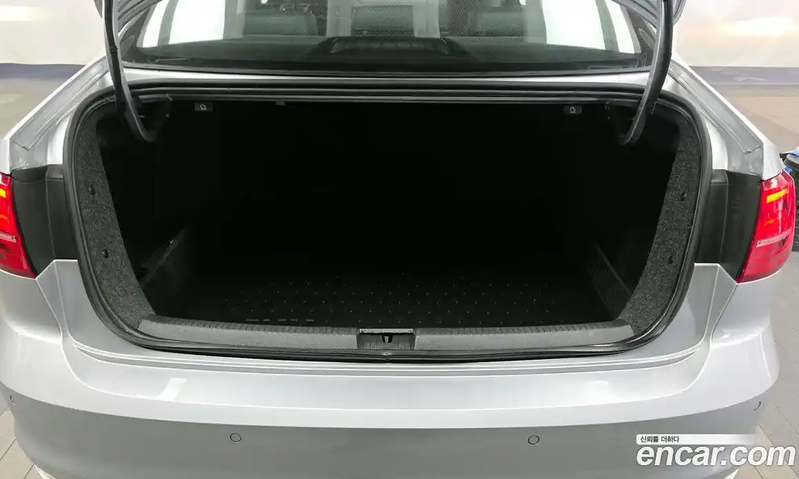 Volkswagen Jetta 2015 2.0 гидро в Москве № 1549116, фото 20