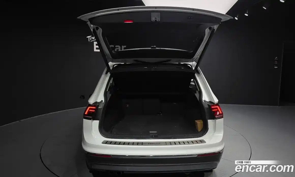Volkswagen Tiguan 2018 2.0 гидро в Москве № 1549253, фото 20