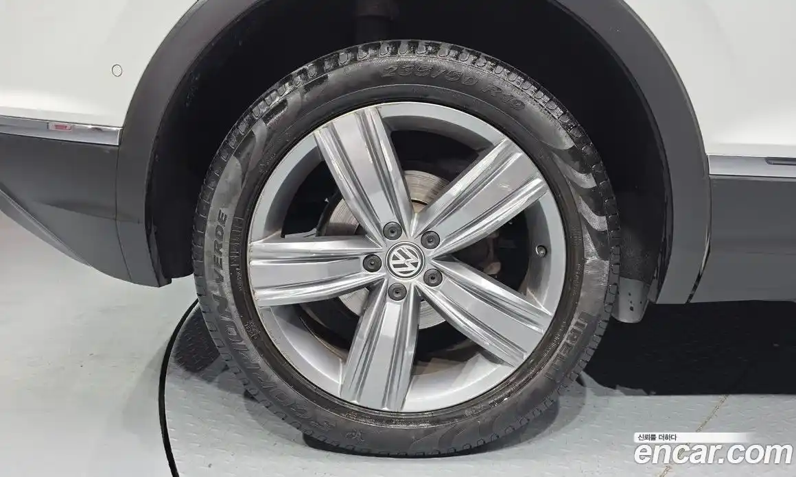 Volkswagen Tiguan 2018 2.0 гидро в Москве № 1549253, фото 5