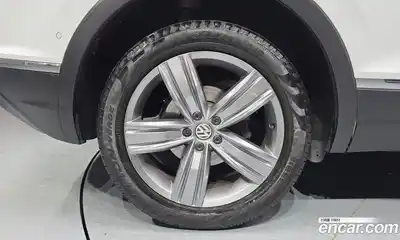 Volkswagen Tiguan 2018 2.0 гидро в Москве № 1549253, миниатюра 5
