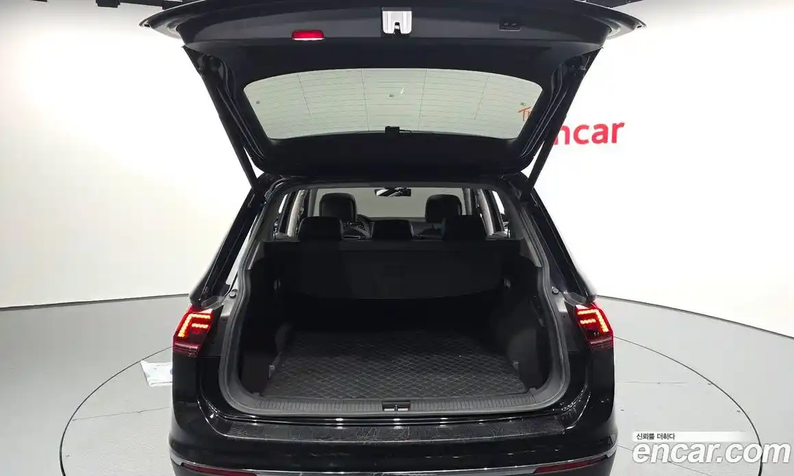 Volkswagen Tiguan 2018 2.0 гидро в Москве № 1549290, фото 20