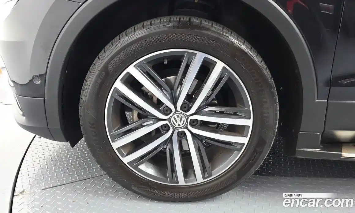 Volkswagen Tiguan 2018 2.0 гидро в Москве № 1549290, фото 5