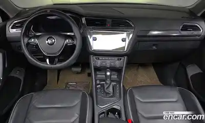 Volkswagen Tiguan 2018 2.0 гидро в Москве № 1549290, миниатюра 7