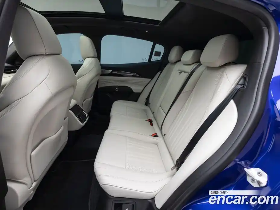 Maserati Grecale 2024 2.0 гидро в Москве № 1550892, фото 12