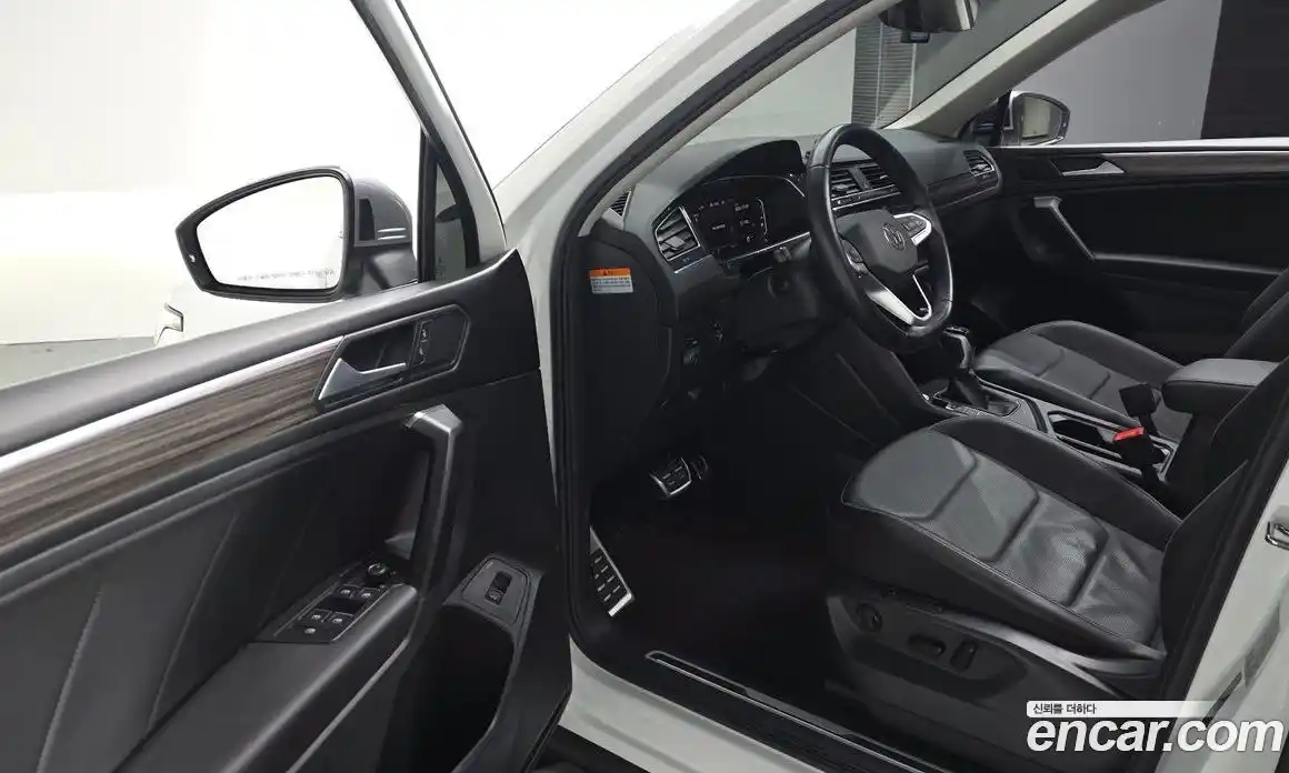 Volkswagen Tiguan 2022 2.0 гидро в Москве № 214965, фото 11