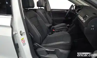 Volkswagen Tiguan 2022 2.0 гидро в Москве № 214965, миниатюра 9