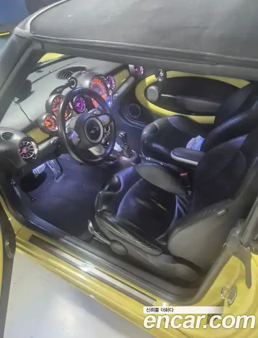 Mini Cooper Convertible 2009 1.6 гидро в Москве № 1197429, фото 11