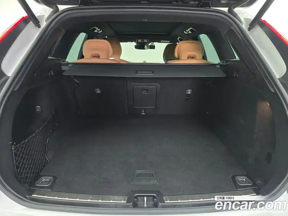 Volvo XC60 2023 2.0 гидро в Москве № 1422940, фото 20