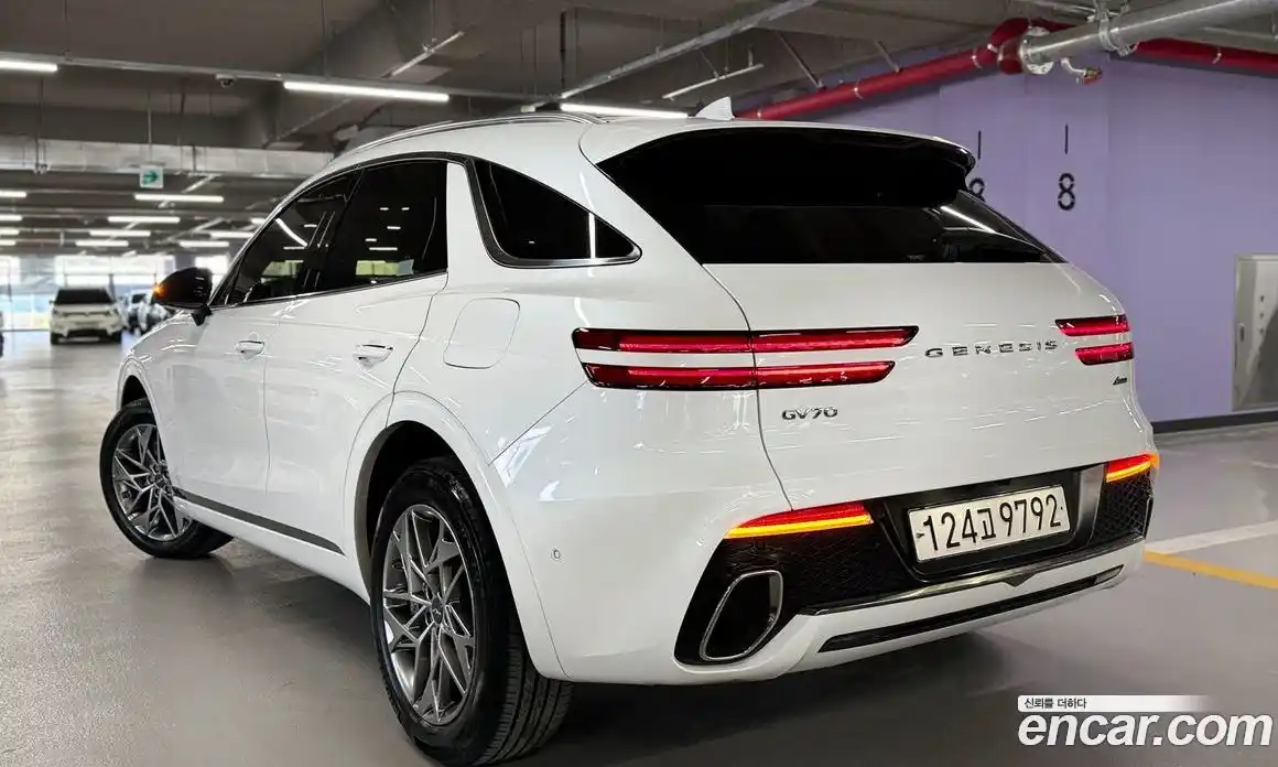 Genesis GV70 2023 2.5 гидро в Москве № 1539108, фото 6