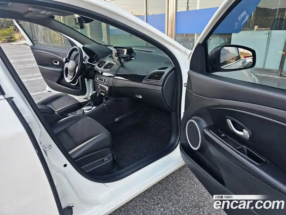 Renault SM3 2014 1.6 гидро в Москве № 1543907, фото 11