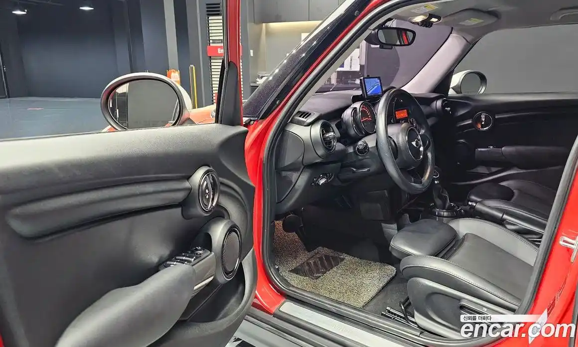 Mini Cooper 2015 1.5 гидро в Москве № 1548295, фото 10